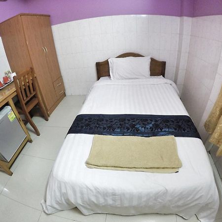 Capitol 3 Guesthouse Phnom Penh Esterno foto