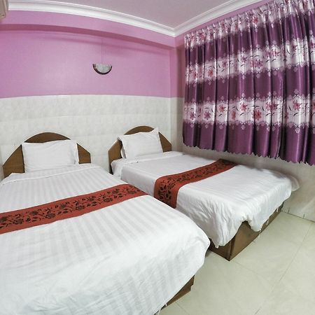 Capitol 3 Guesthouse Phnom Penh Esterno foto