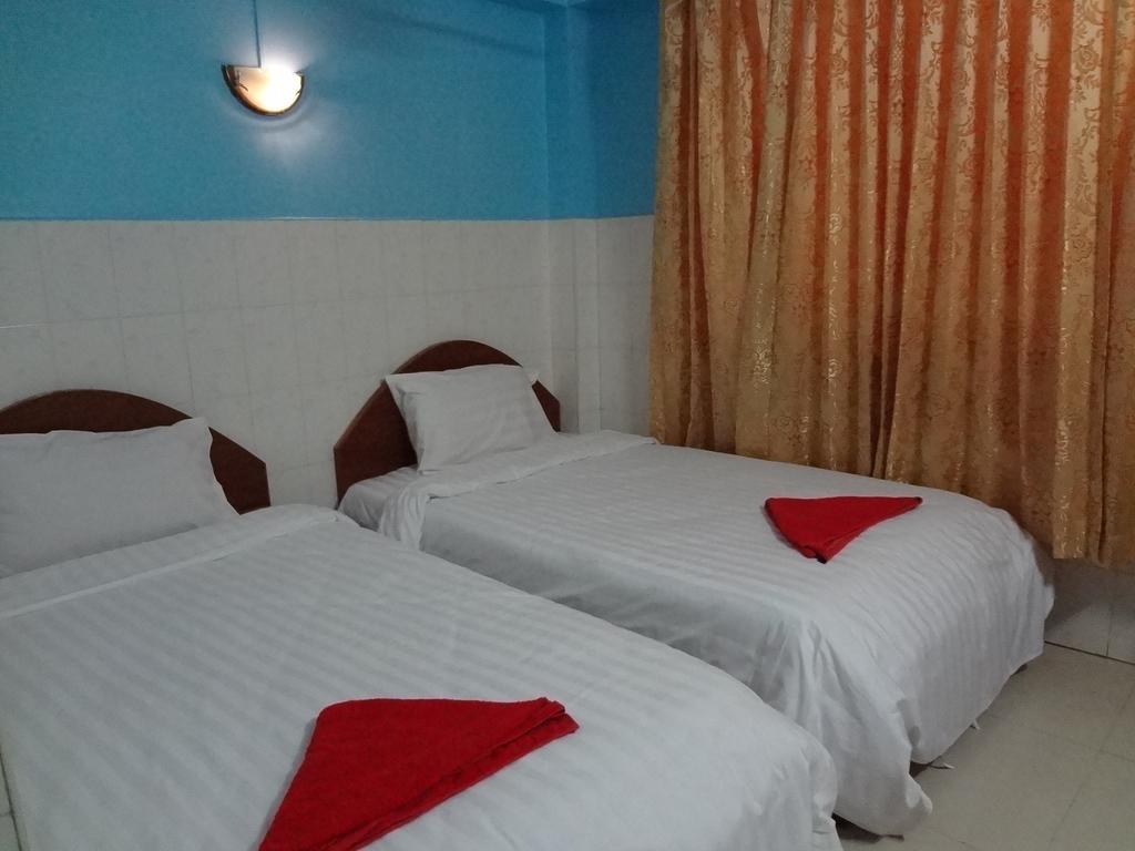 Capitol 3 Guesthouse Phnom Penh Esterno foto