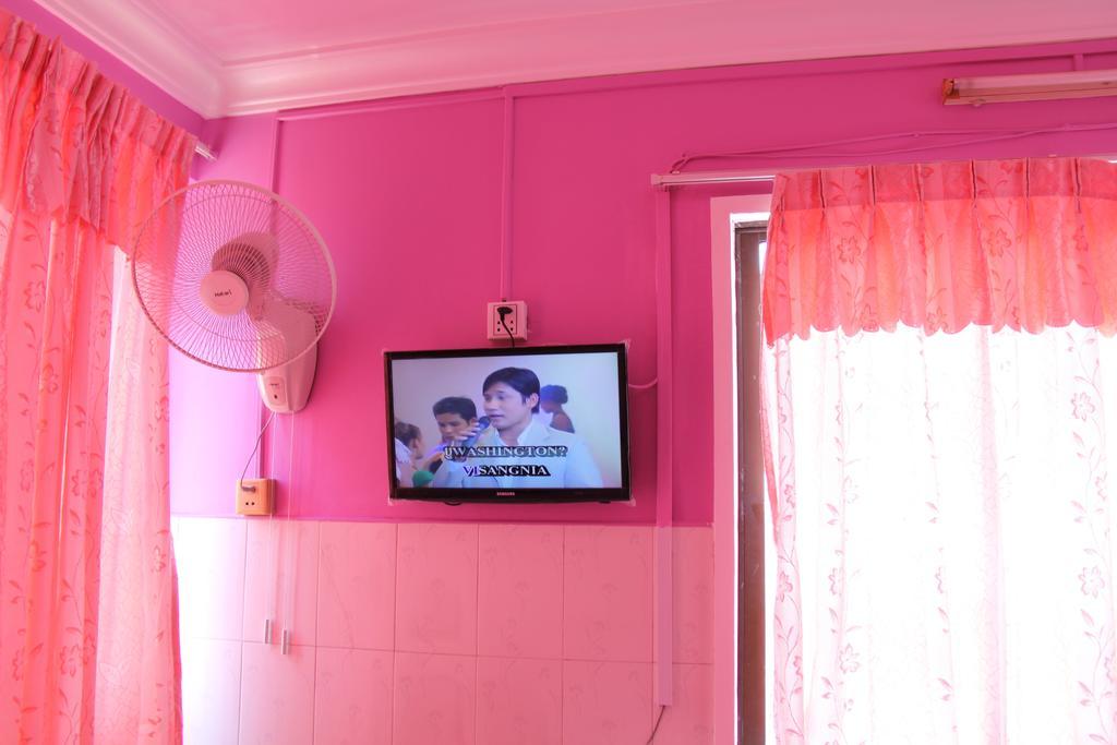 Capitol 3 Guesthouse Phnom Penh Esterno foto