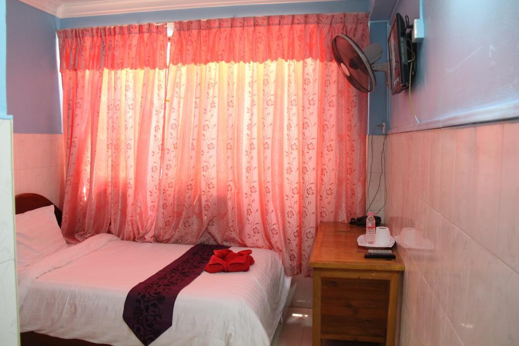 Capitol 3 Guesthouse Phnom Penh Esterno foto