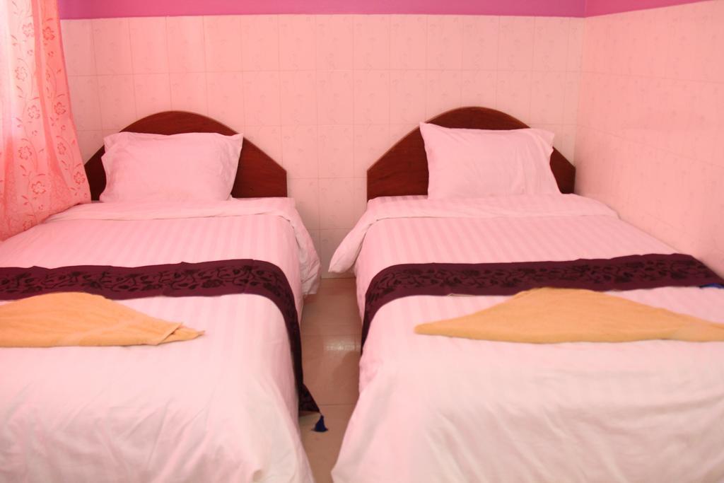 Capitol 3 Guesthouse Phnom Penh Esterno foto
