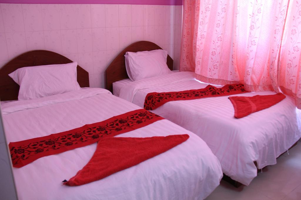 Capitol 3 Guesthouse Phnom Penh Esterno foto