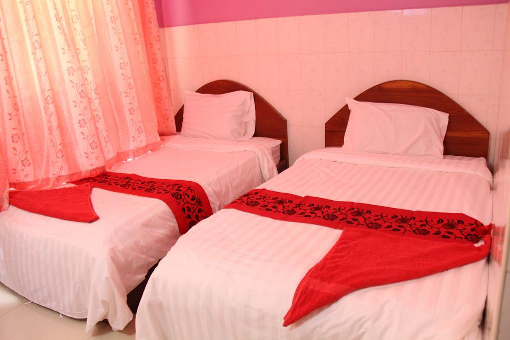 Capitol 3 Guesthouse Phnom Penh Esterno foto