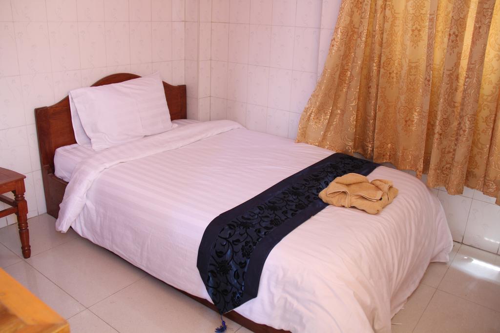 Capitol 3 Guesthouse Phnom Penh Esterno foto