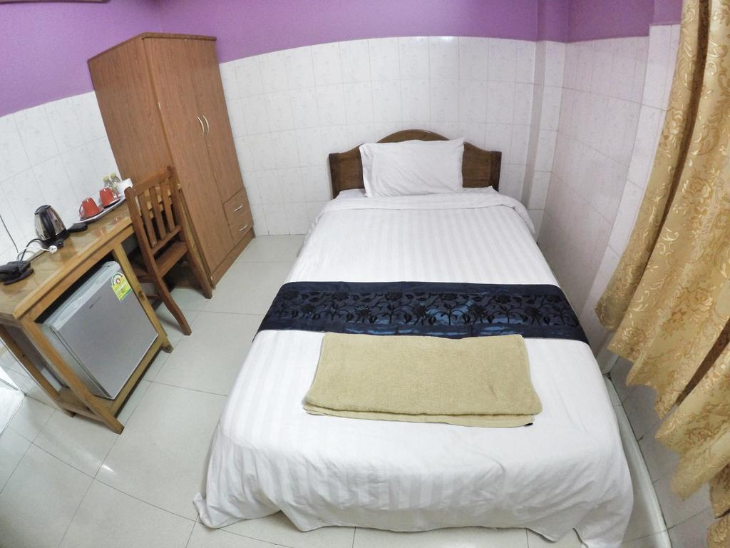 Capitol 3 Guesthouse Phnom Penh Esterno foto