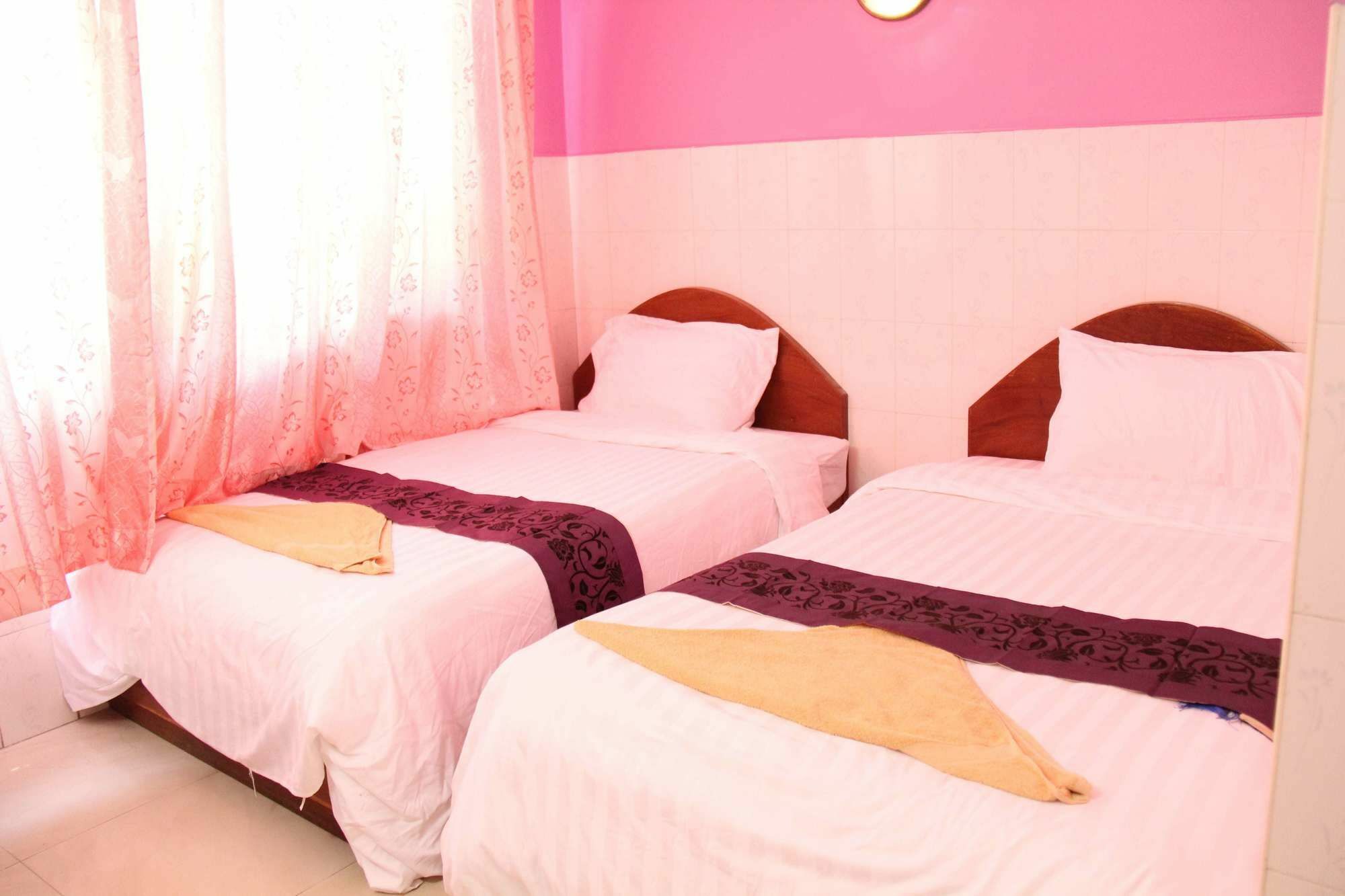 Capitol 3 Guesthouse Phnom Penh Esterno foto