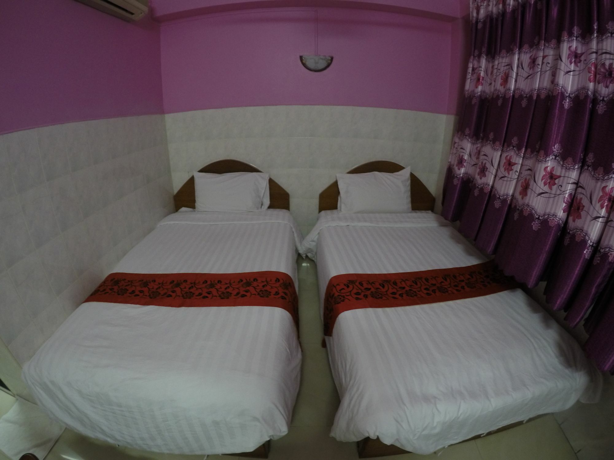 Capitol 3 Guesthouse Phnom Penh Esterno foto