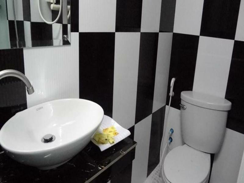 Capitol 3 Guesthouse Phnom Penh Esterno foto