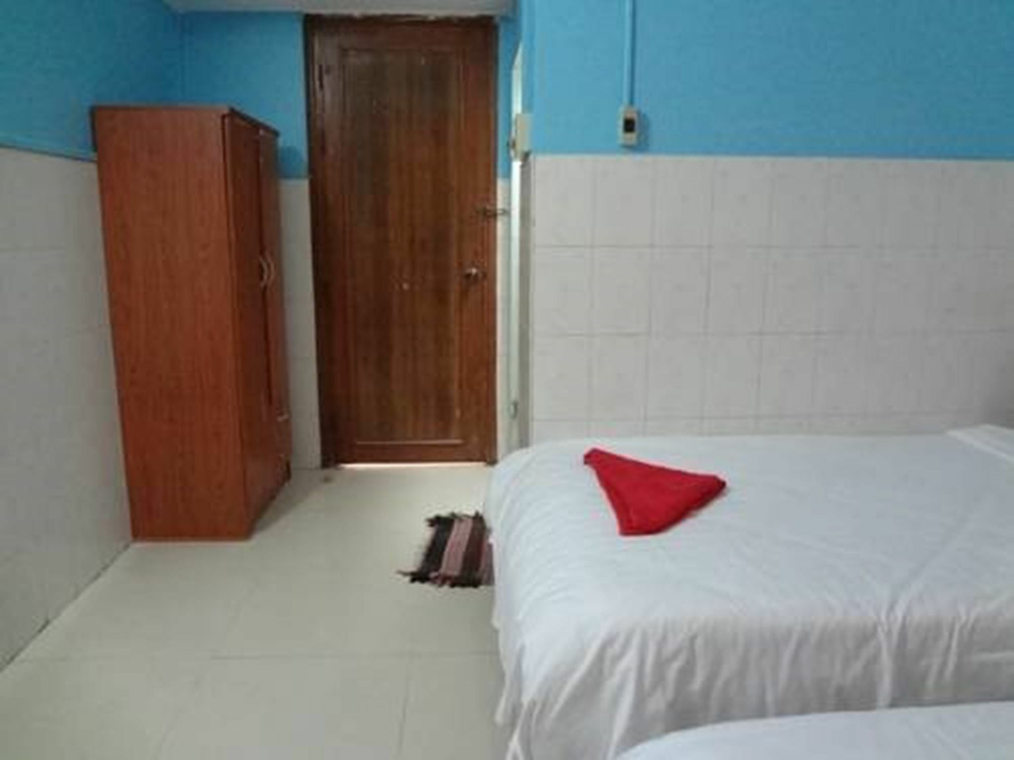 Capitol 3 Guesthouse Phnom Penh Esterno foto