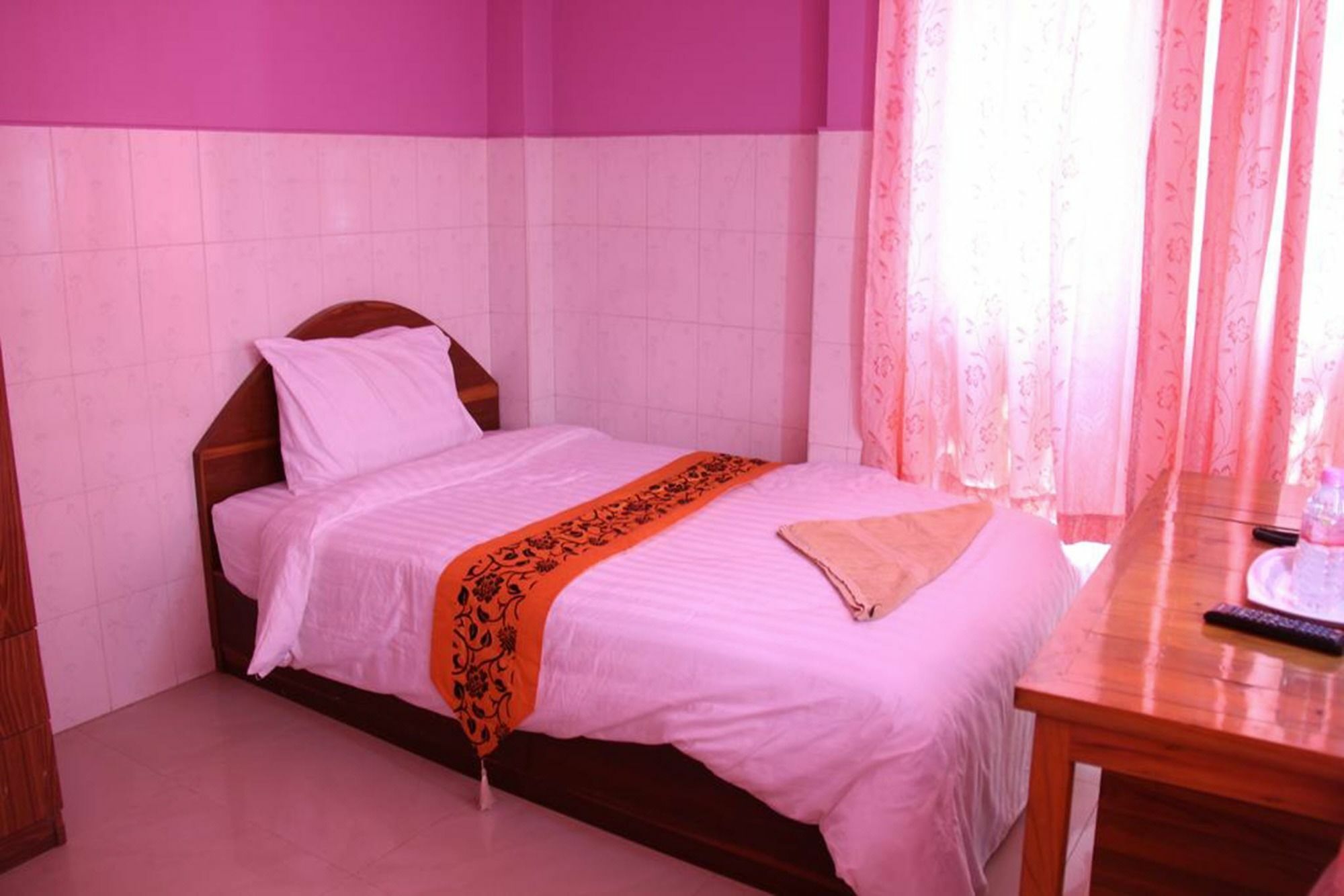 Capitol 3 Guesthouse Phnom Penh Esterno foto