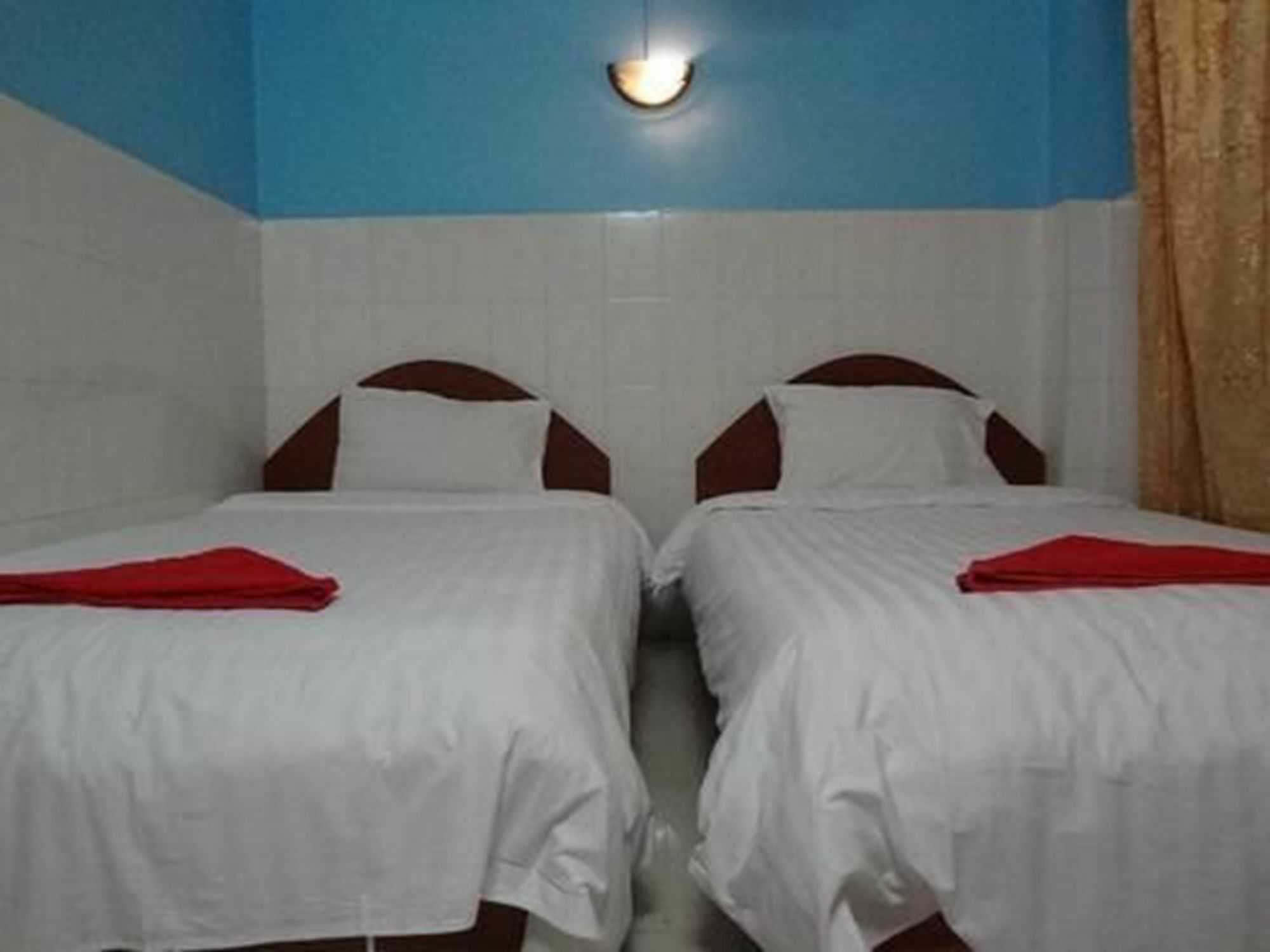 Capitol 3 Guesthouse Phnom Penh Esterno foto