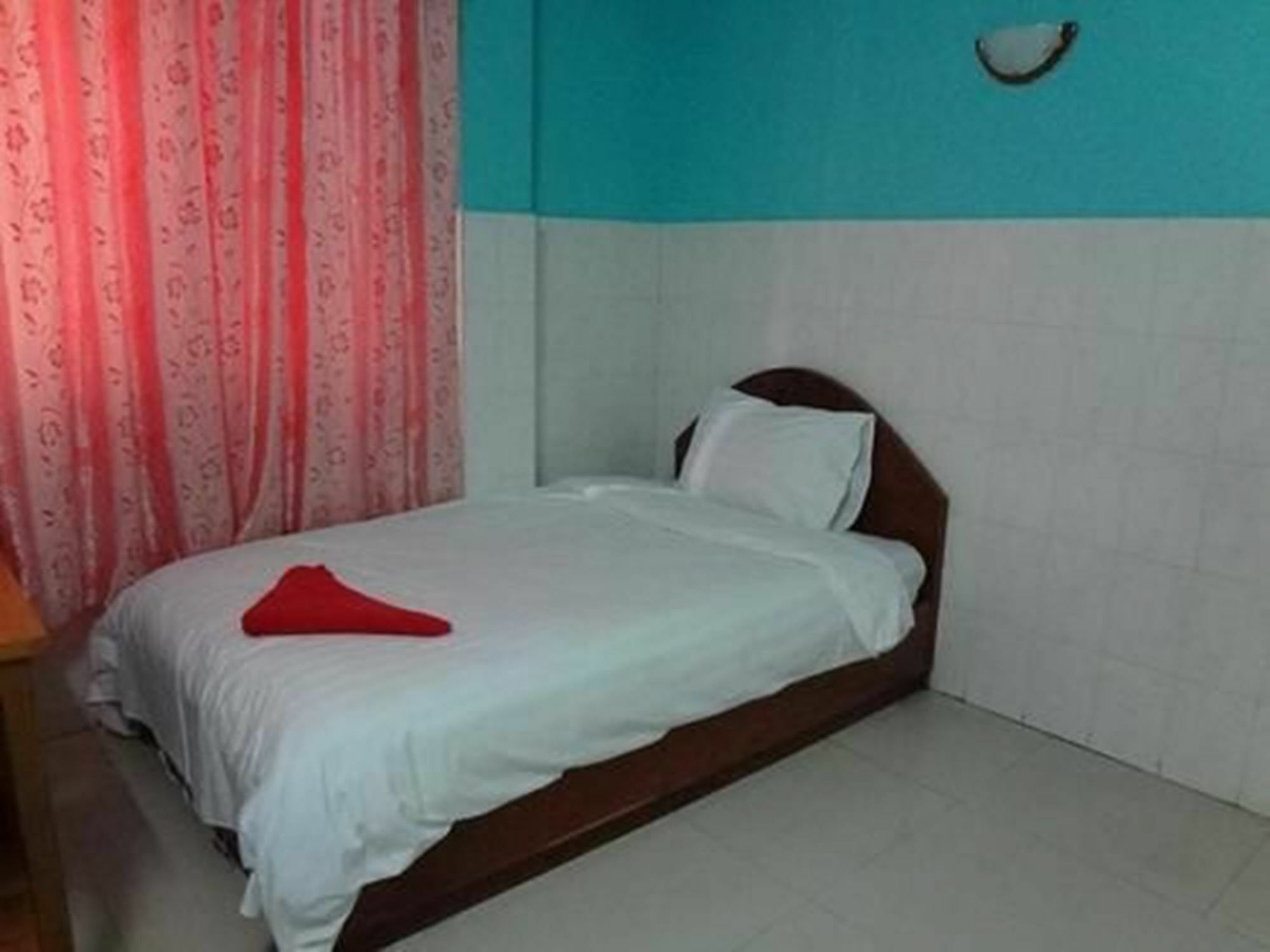 Capitol 3 Guesthouse Phnom Penh Esterno foto